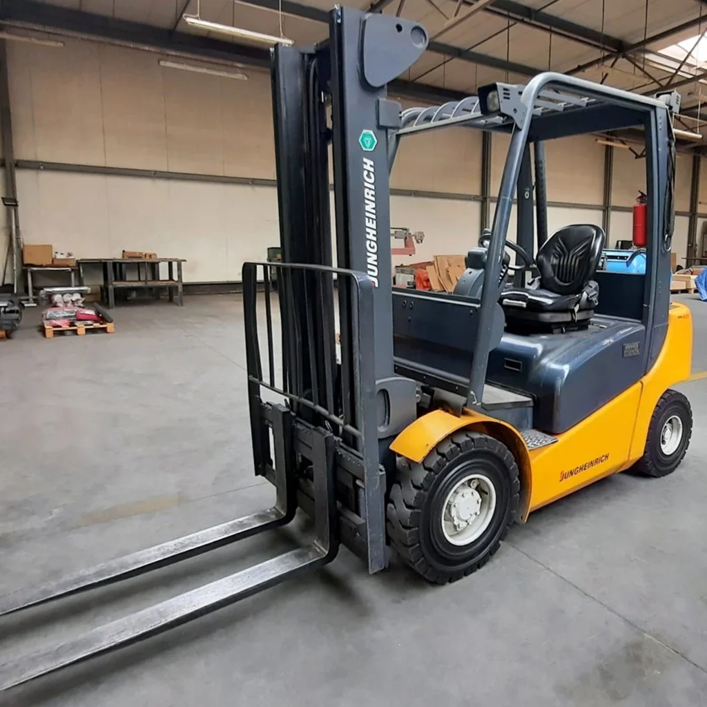 Addetto alla Conduzione di CARRELLI ELEVATORI SEMOVENTI INDUSTRIALI con conducente a bordo